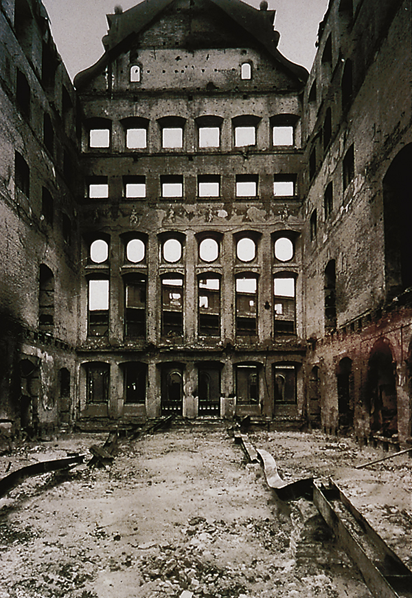Rathaus nach dem Luftangriff vom 25./26. Februar 1944